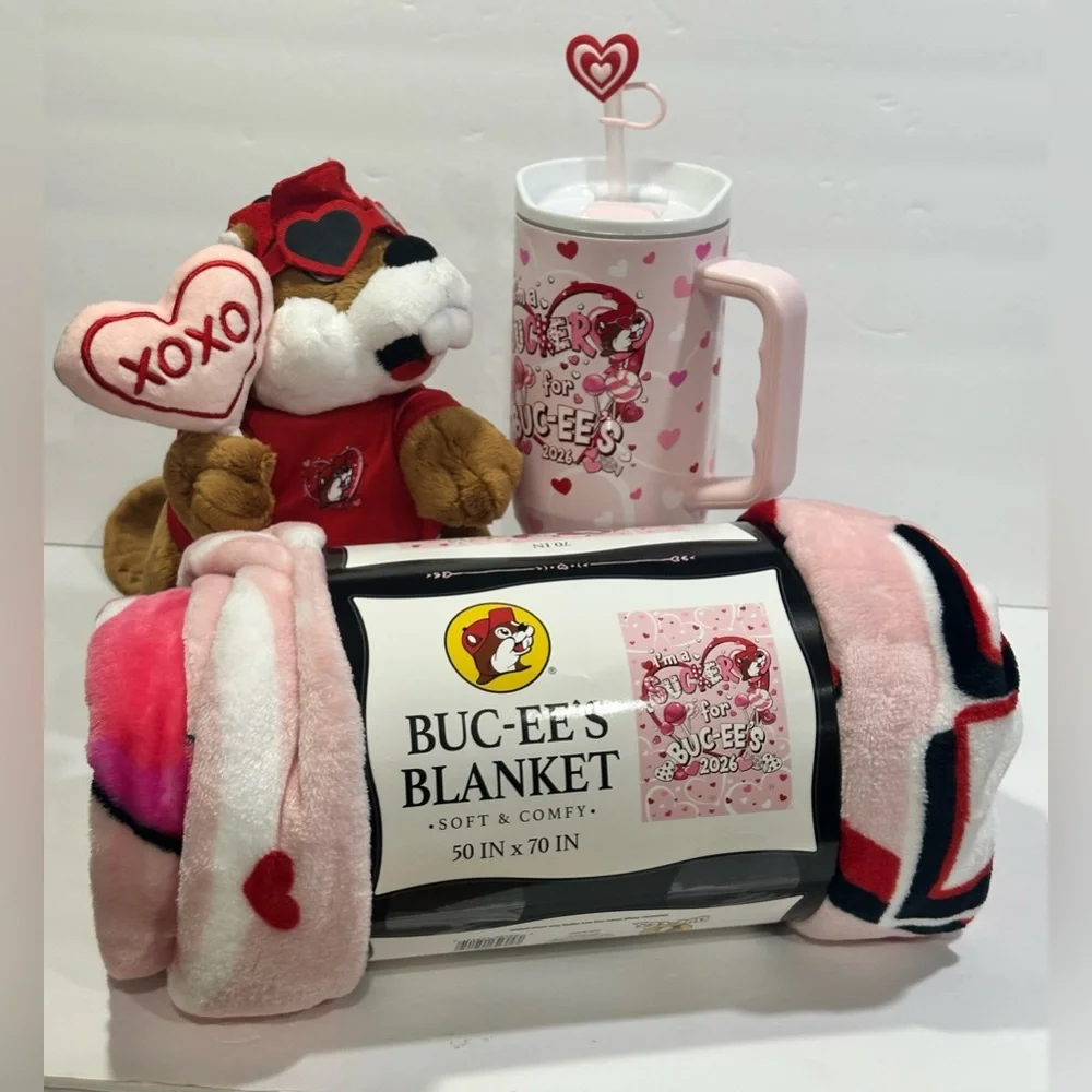 Buc-ee’s Valentine's Day 2026 / Plush, Mug, and Blanket - Bundle of 3